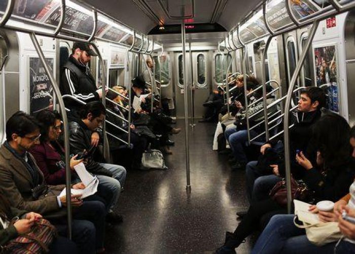 Usa/ Uomo spinto sotto metropolitana, arrestata una donna