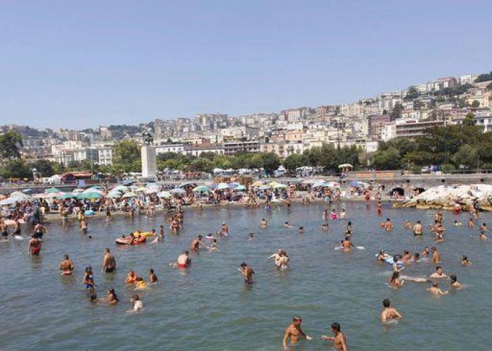 Vacanze/ Occhiali i più dimenticati in spiaggia,ma anche dentiera