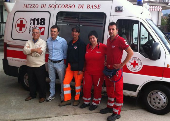 Vallebelbo: tutta lestate senzaIndia, lambulanza con infermiere