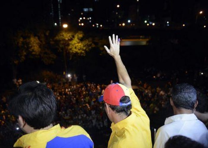 Venezuela/ Capriles invita suoi sostenitori a scendere in piazza