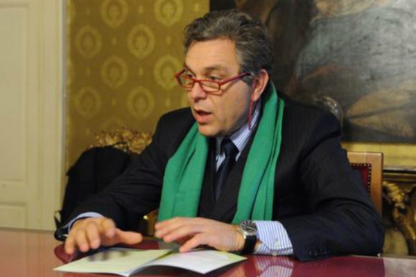 Verrua contro chi chiede la casa in piazza"Uno schiaffo alle persone oneste"