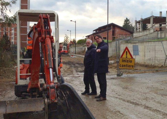 Via al cantiere in Strada Laverdina,dopo anni si realizzano i marciapiedi