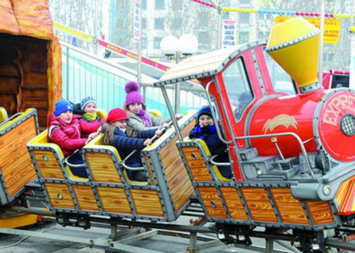 Via al Luna Park di Carnevalein piazza Campo del Palio