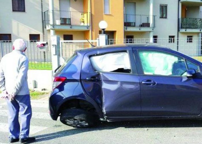 Via Torchio, incrocio pericolosoper auto, pedoni e scolari