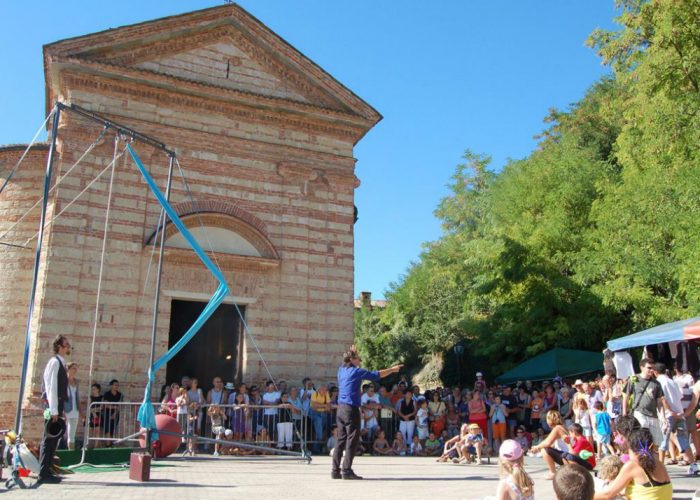 Viarigi, kermesse a cielo apertocon gli artisti di strada