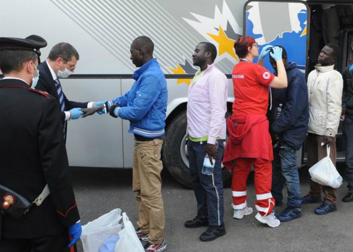 VIDEO: L'arrivo dei profughi a Villanova