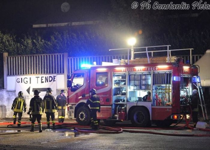 VIDEO - L'incendio alla Cartochimica di corso Alba