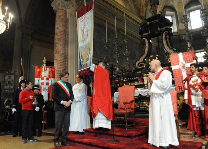 VIDEO - La consegna del Palio alla Collegiata