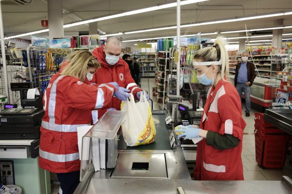 23/03/2020 Mestre, Coronavirus : Attivo il servizio della Croce Rossa di consegna spesa e farmaci a domicilio - La spesa al supermercato - . - fotografo: Errebi - Mirco Toniolo